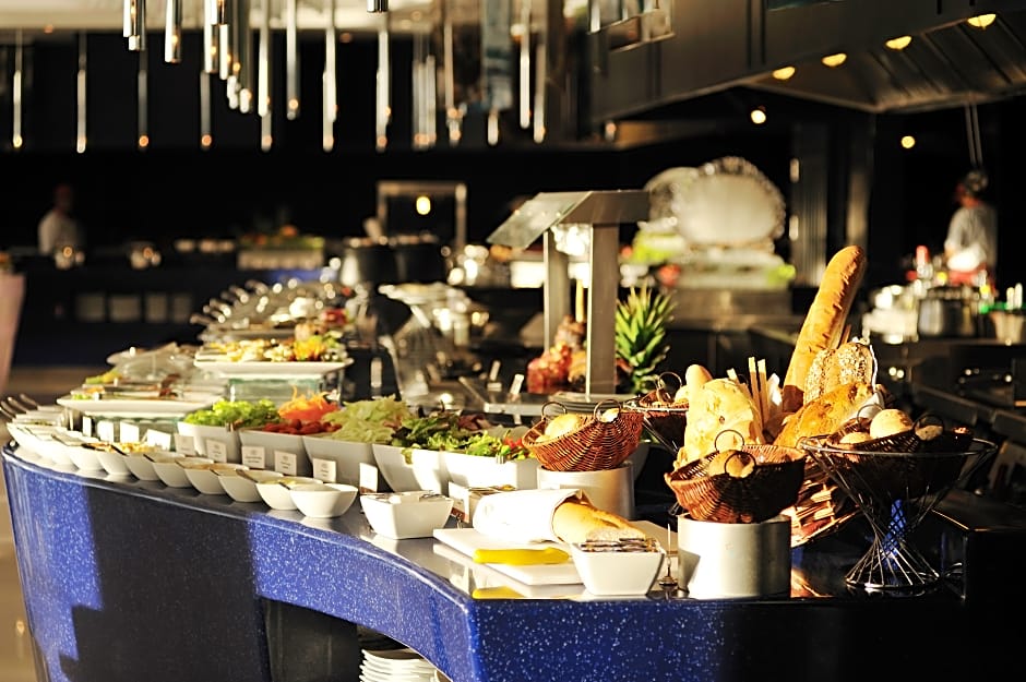 Ramada Plaza by Wyndham Bangkok Menam Riverside