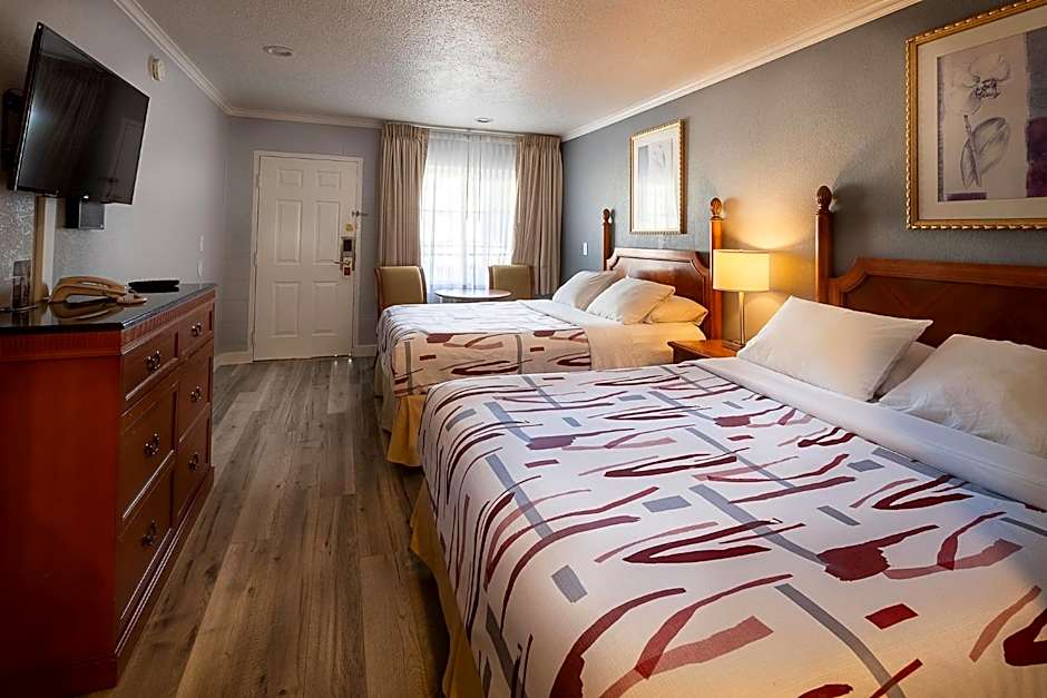 Photo 1 of 6 of 2 Queen Beds