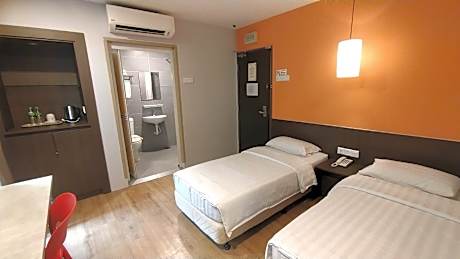 Business Twin Room Mini Bar