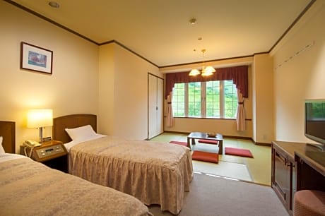 Standard Room with Tatami Area - Ski Run View