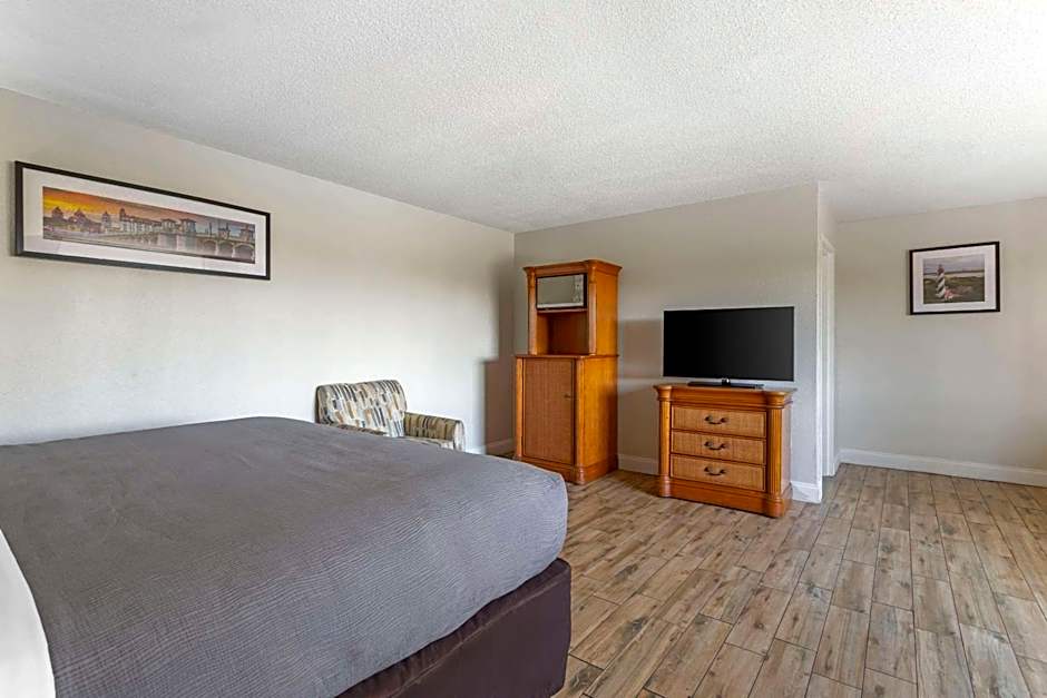 Quality Inn & Suites St Augustine Beach Area