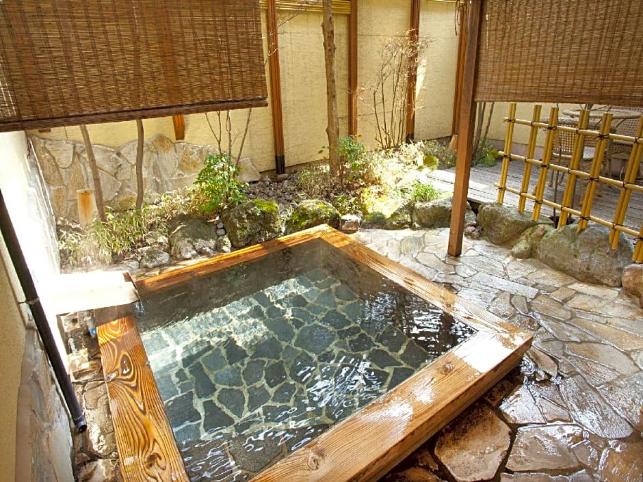 Yufuin Kutsurogi No Yado Nanakawa