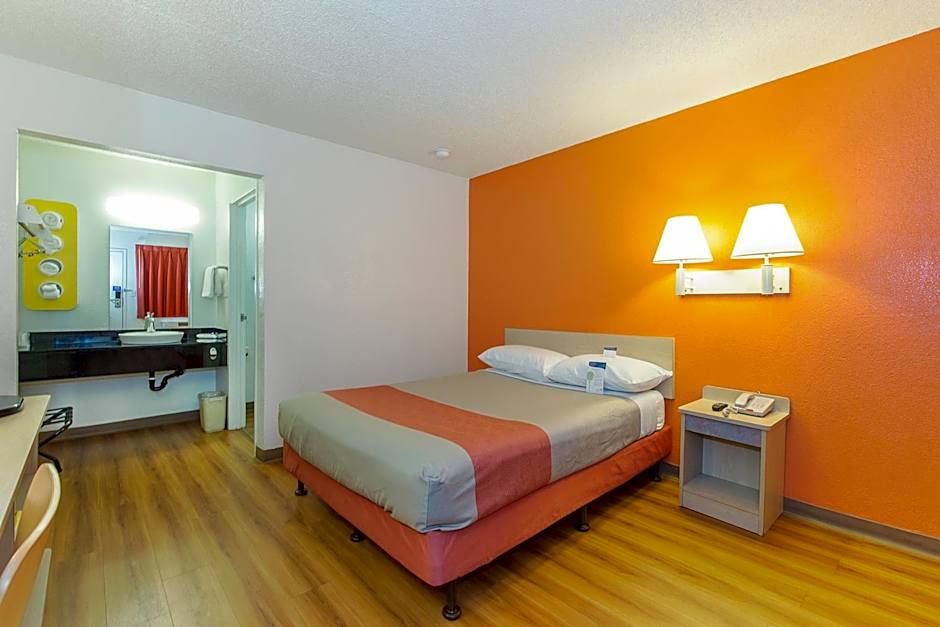 Motel 6 Hayward, CA- Silicon Valley Gateway