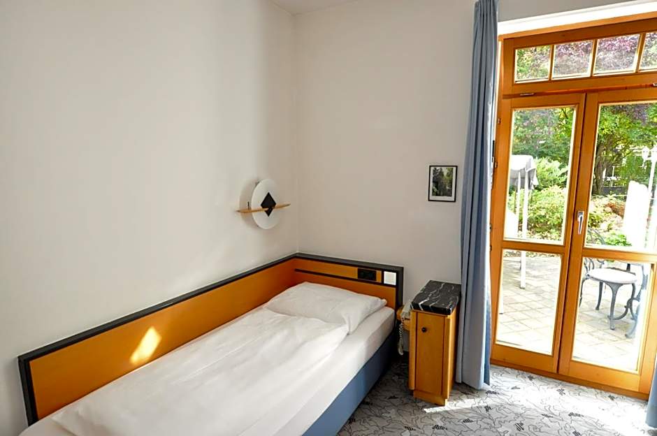 Villa Waldperlach by Blattl