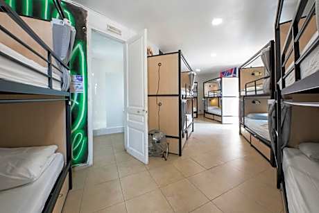 Bed in 12-Bed Female Dormitory Room Ensuite