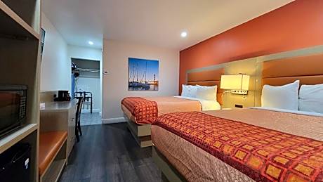 Standard Queen/Queen Room