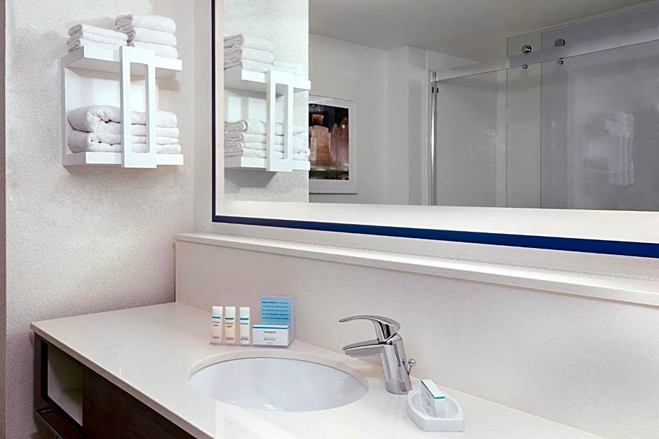 Hampton Inn & Suites Kansas City-Country Club Plaza