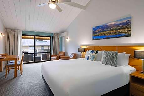 1 King Bed Studio Non-Smoking Room