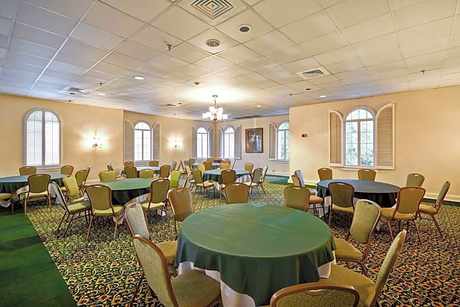 Embassy Suites by Hilton Charleston Historic District