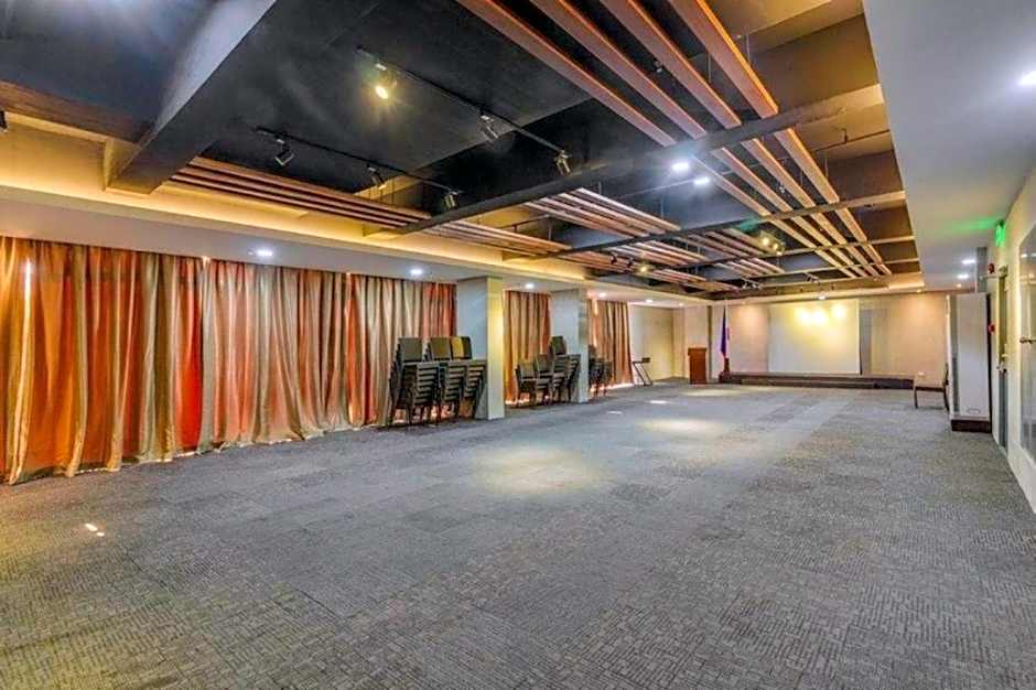 RedDoorz Plus @ Jones Avenue Cebu