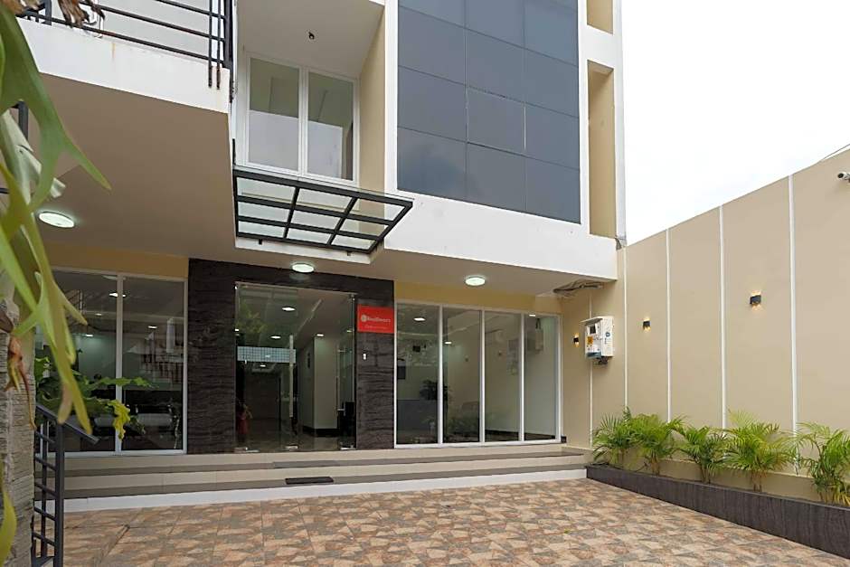 RedDoorz Plus near Eka Hospital BSD 5