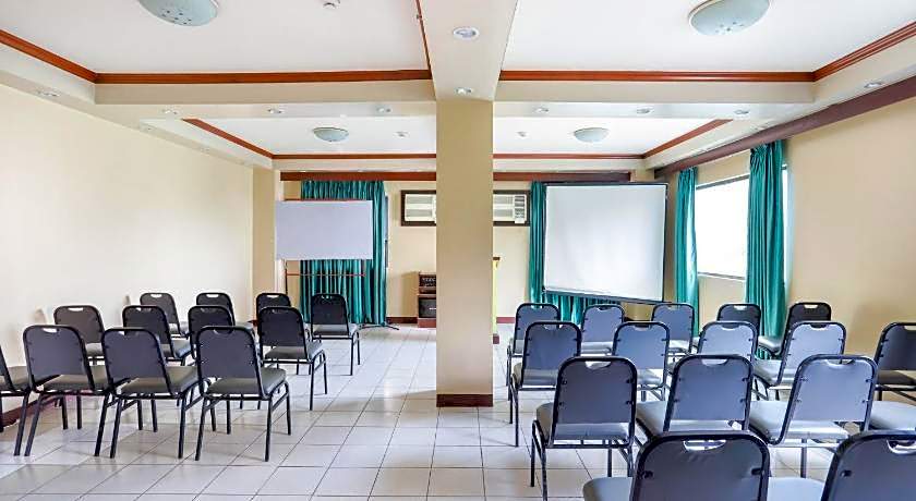 OYO 210 Apple Tree Suites