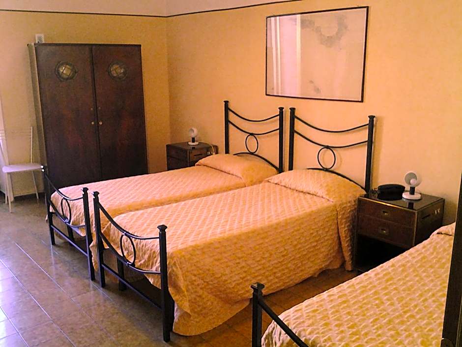 Photo 1 of 5 of Quadruple Room