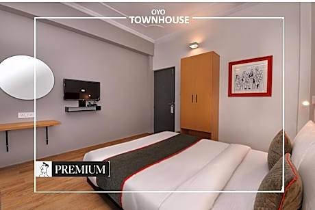 Super Townhouse Singapore Mall