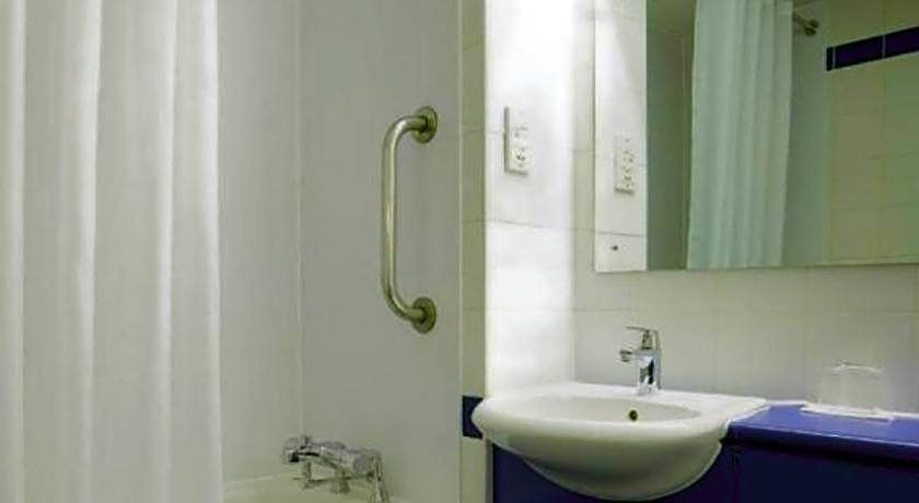 Travelodge Birmingham Central Broadway Plaza
