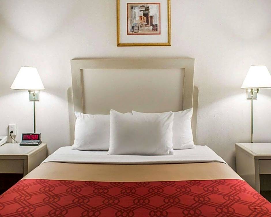 Econo Lodge Drums