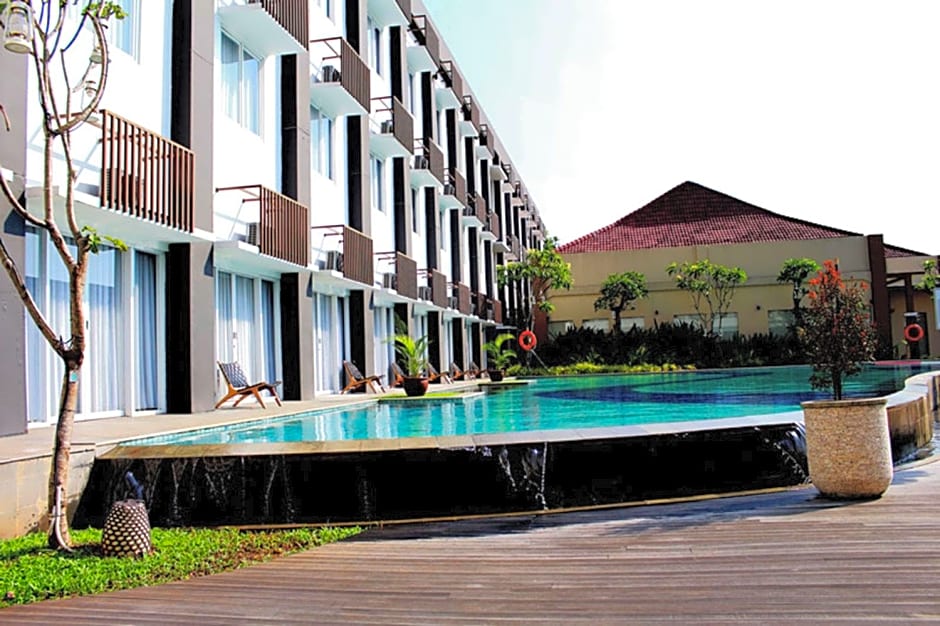 Front One Akshaya Hotel Karawang