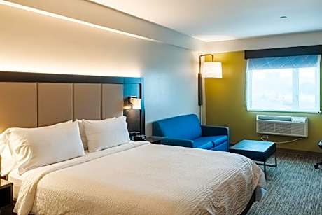 King Suite - Non-Smoking