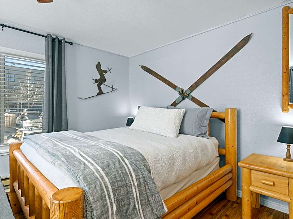 Carriage House Condominiums by All Seasons Resort Lodging