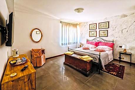 Suite with Garden View