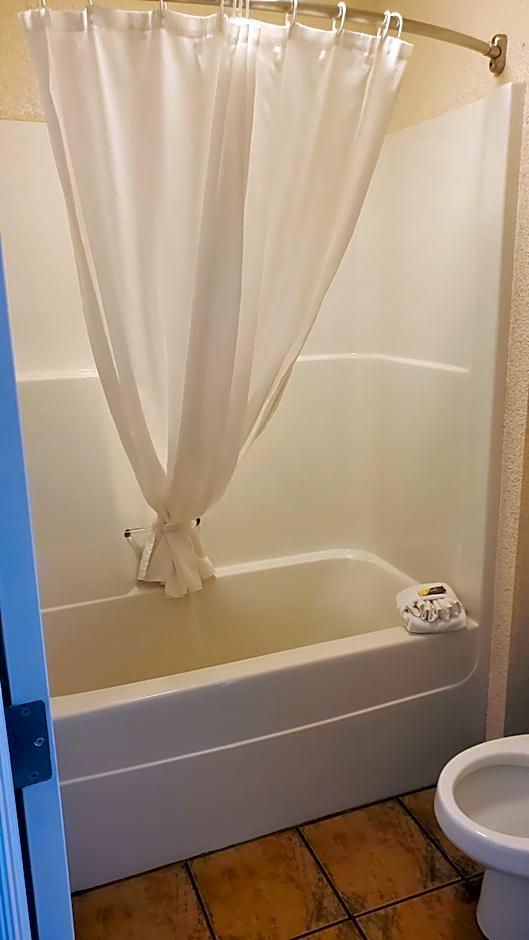 Shoreside Inn & Suites