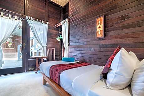 Nine - bedrooms, Separate Entrances Beachfront Group Stay