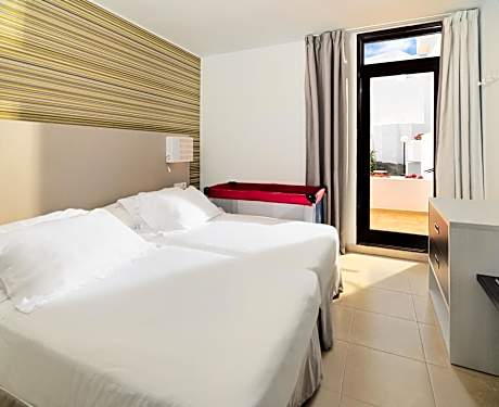 Family Suite (2 Adults + 2 Children)