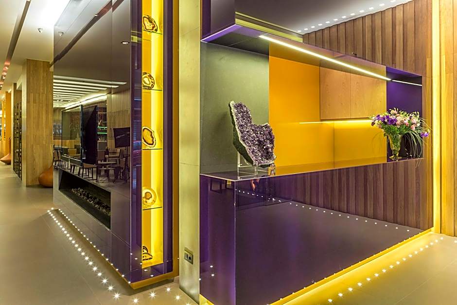 O Monot Luxury Boutique Hotel