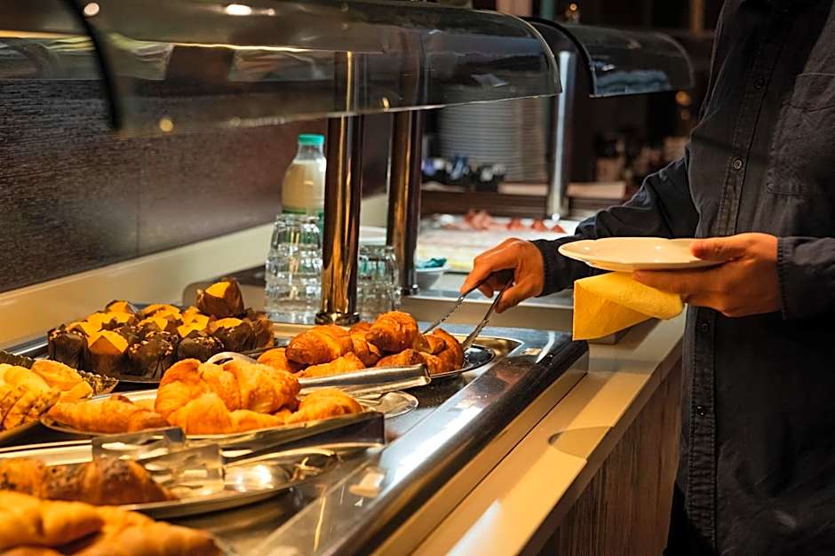 Dado Hotel International