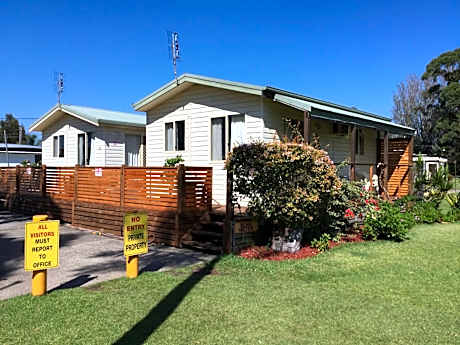 Two-Bedroom Waterfront Cabin with Private Bathroom - 5
