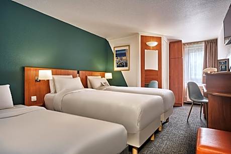 Triple Room with 3 Single Beds