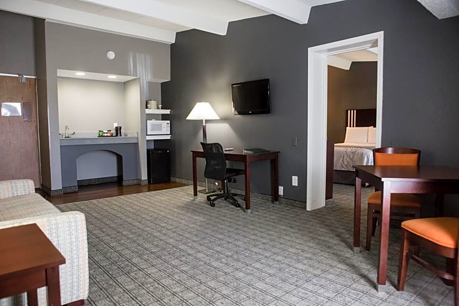 Eastland Suites Extended Stay Hotel & Conference Center Urbana