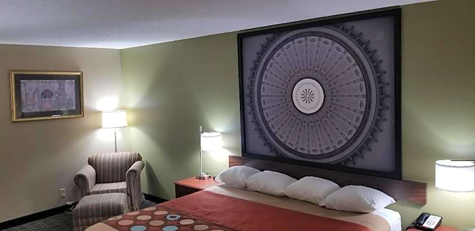 Super 8 by Wyndham Bellefontaine