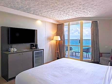 Superior Room with 1 King Bed and View