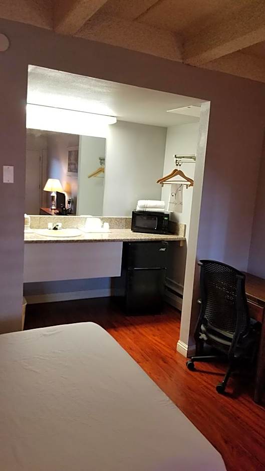 Santa Fe Inn - Pueblo