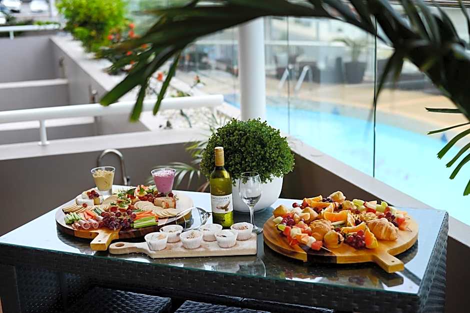 Rydges Gladstone Hotel