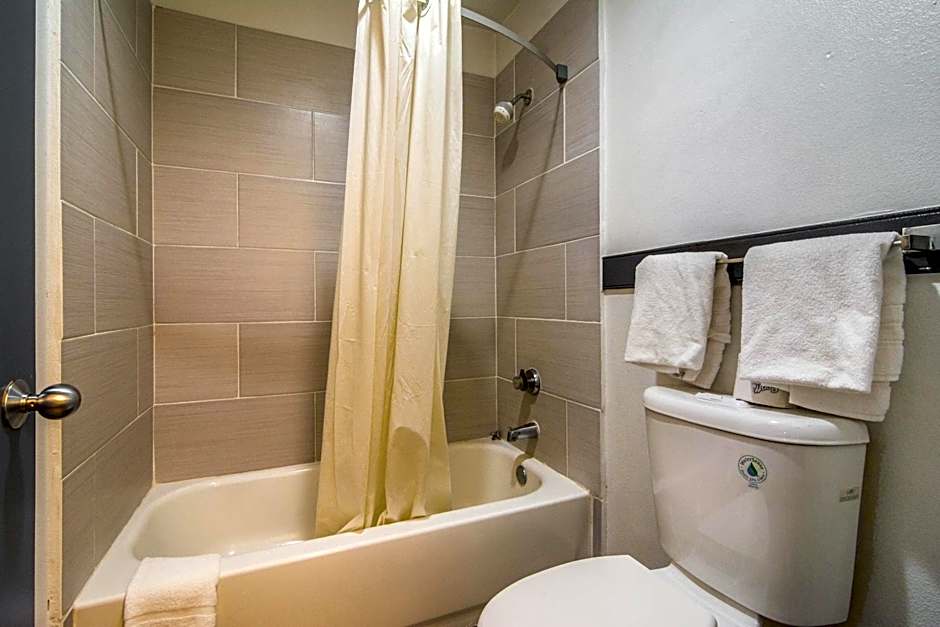 Days Inn by Wyndham Raleigh Glenwood-Crabtree