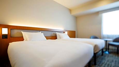 Twin Room (3 Adult) - Non-Smoking