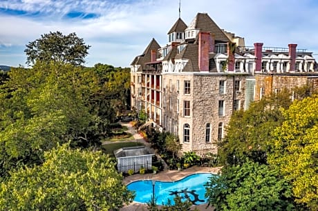 1886 Crescent Hotel and Spa