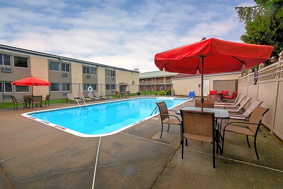 Red Roof Inn & Suites Herkimer