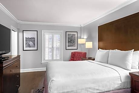 Deluxe Room, 1 King Bed
