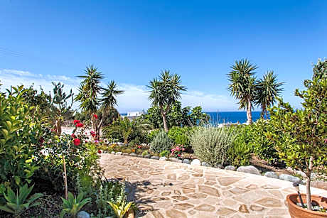 Deluxe Double Room with Balcony and Sea View