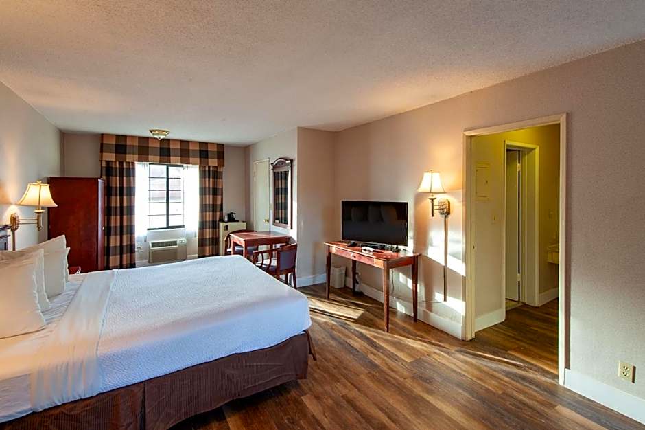 Studio City Court Yard Hotel