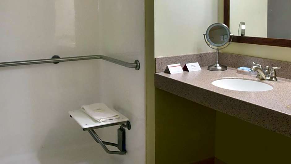 Crowne Plaza Cleveland Airport By IHG