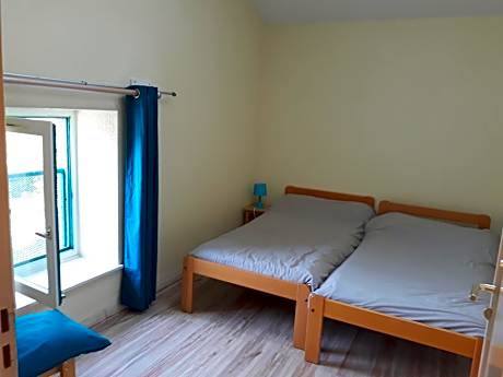 Standard Twin Room with Mountain View