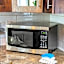 Tropical Oasis - King Beds - Free Netflix & Parking - Fast Wi-Fi