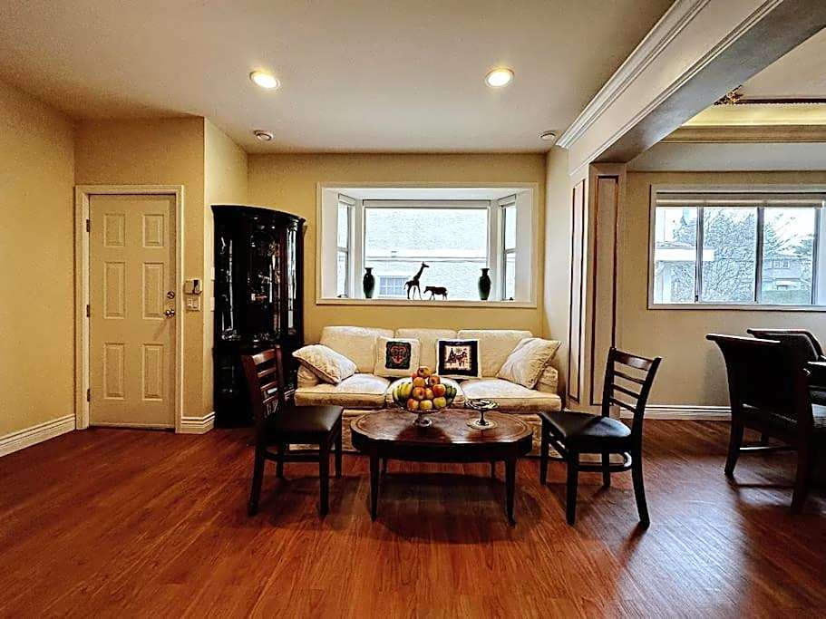 Super Cosy 8Bed & 6Bath in Vancouver heart near to airport and DownTown