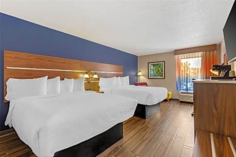 2 QUEEN BEDS,NON SMOKING,MICROFRIDGE,HI SPEED NET,FULL BREAKFAST