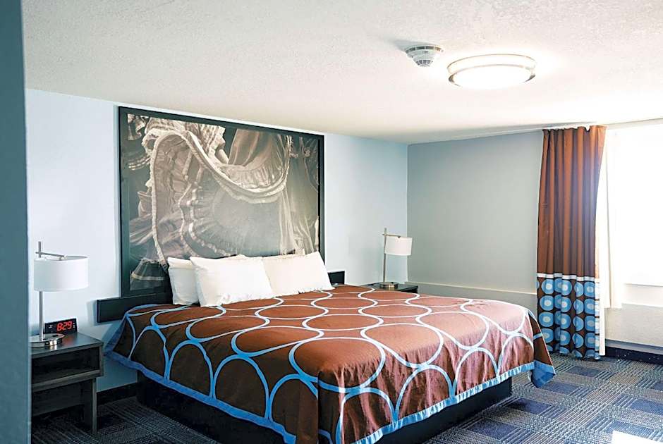 Super 8 by Wyndham Pueblo