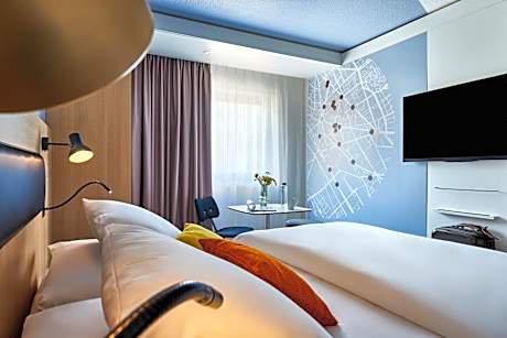 Two non-connecting Double rooms (2 people per room)